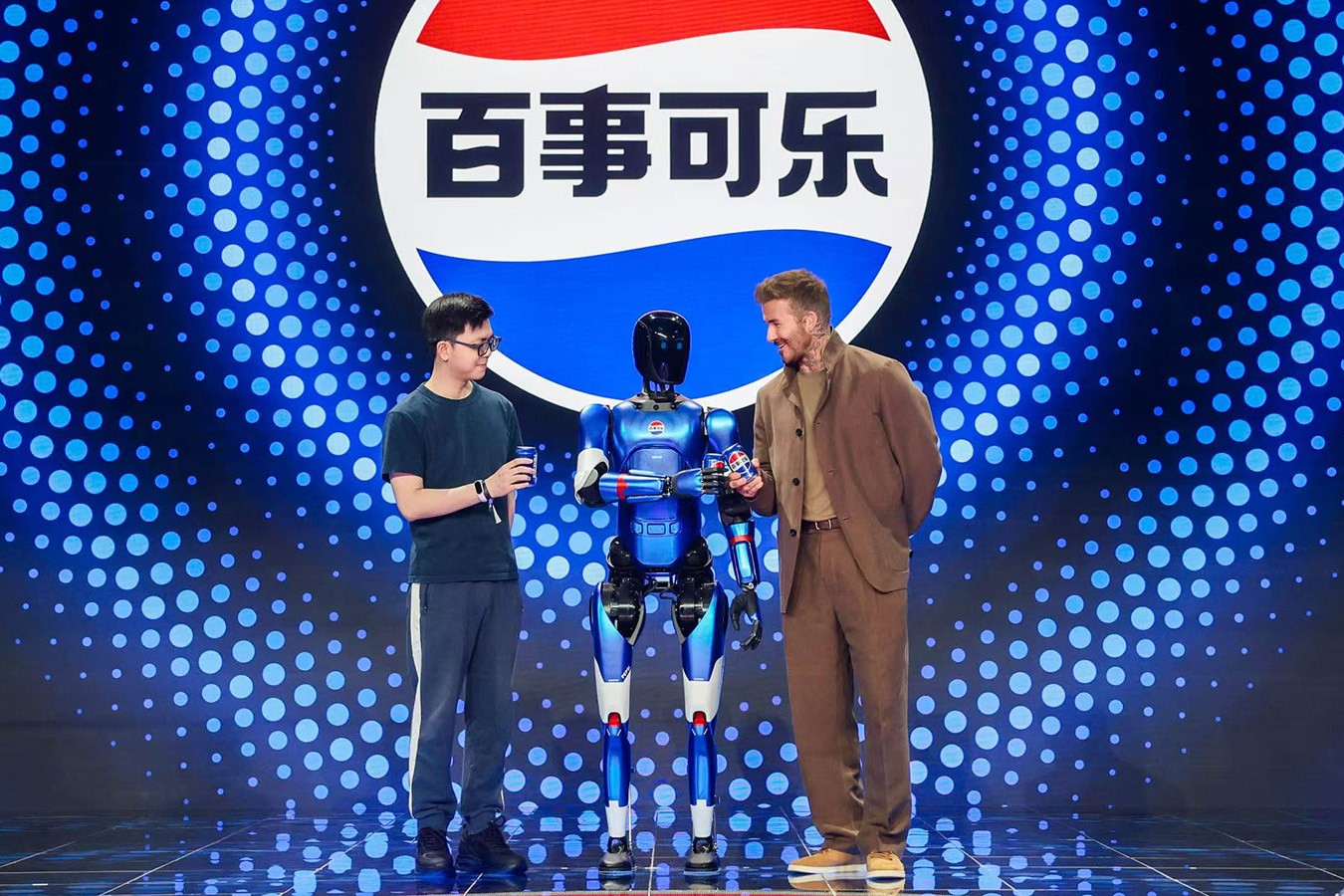 Xcsport集团机器人携手百事中国共创“百事蓝宝” 共燃渴望新章